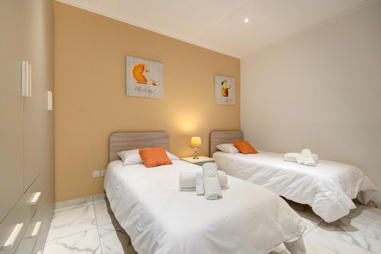 Malta'S Beachfront Apartment In Mellieħa Exterior foto